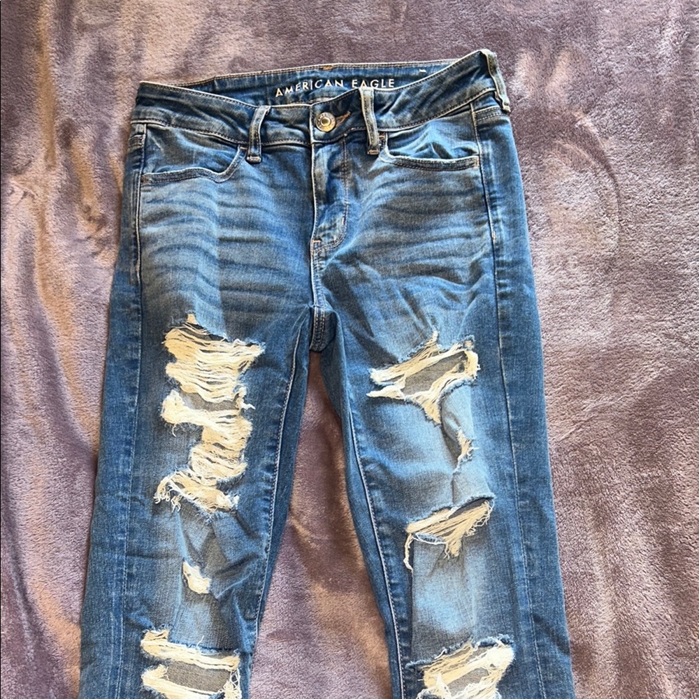 American Eagle Outfitters Women's Blue Distressed Jeans